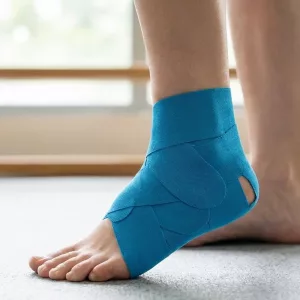 Nastro elastico kinesiologico di supporto per caviglia